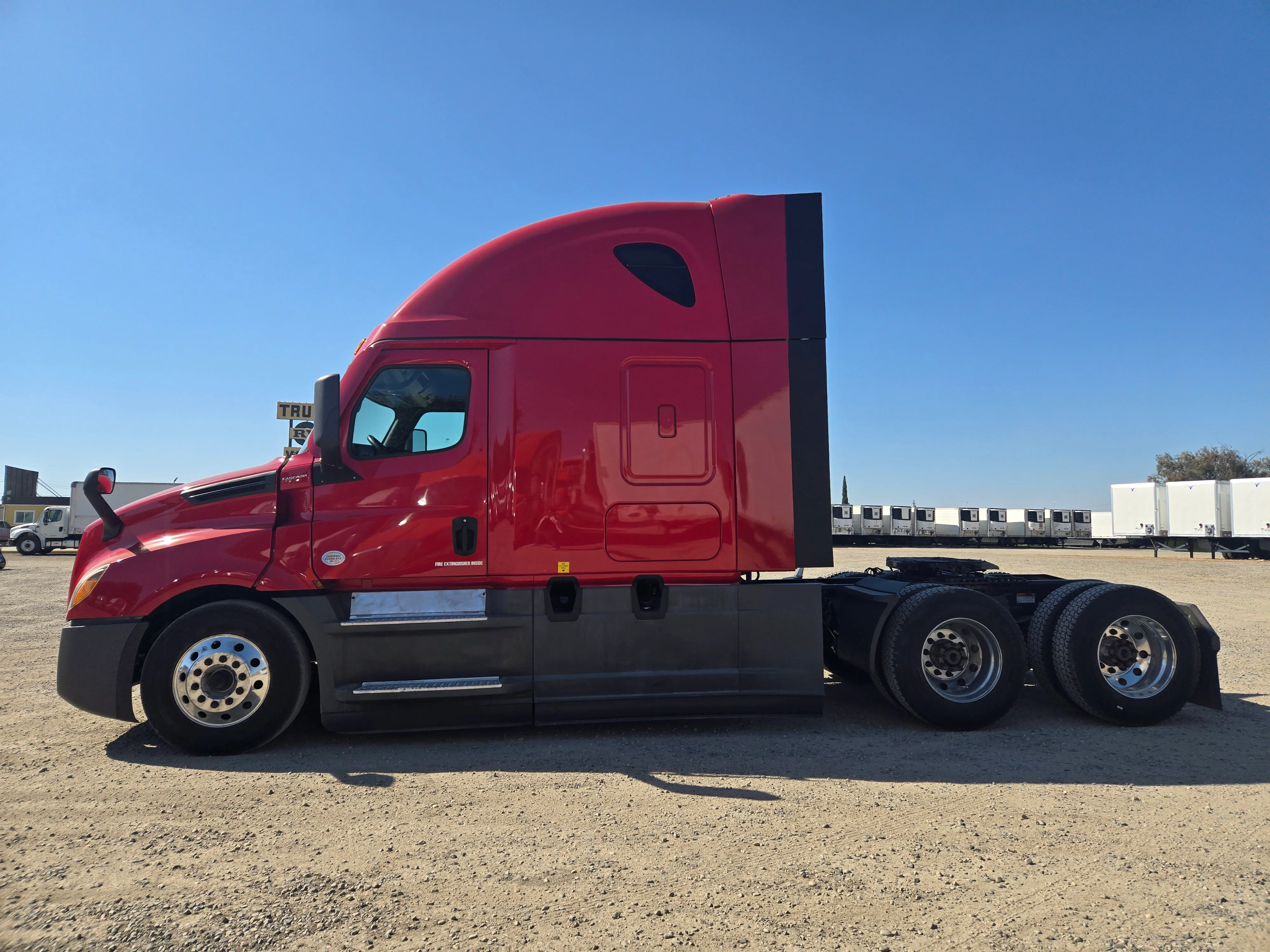 2021 Freightliner Cascadia in Fresno, CA — photo 8