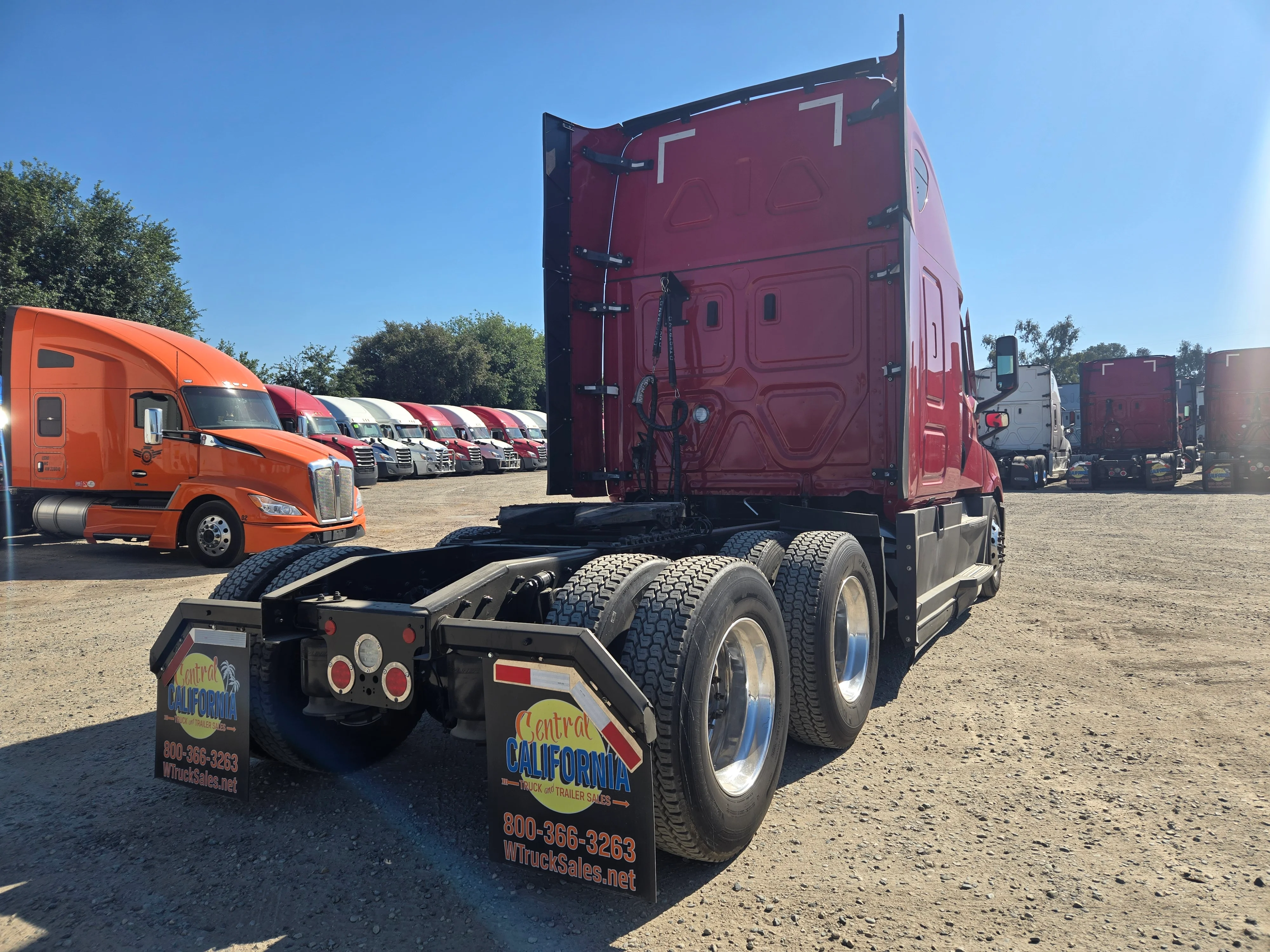 2021 Freightliner Cascadia in Fresno, CA — photo 5