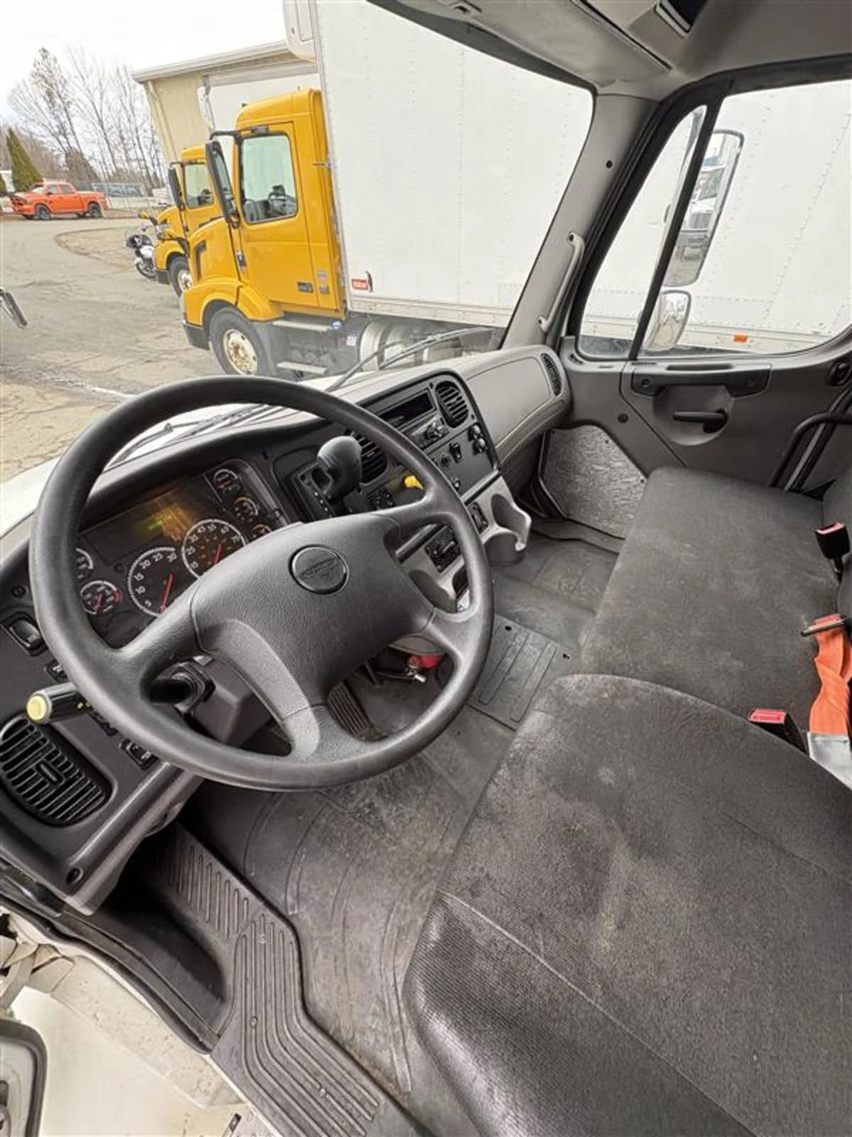 2019 Freightliner M2 106 in Ashland, VA — photo 8