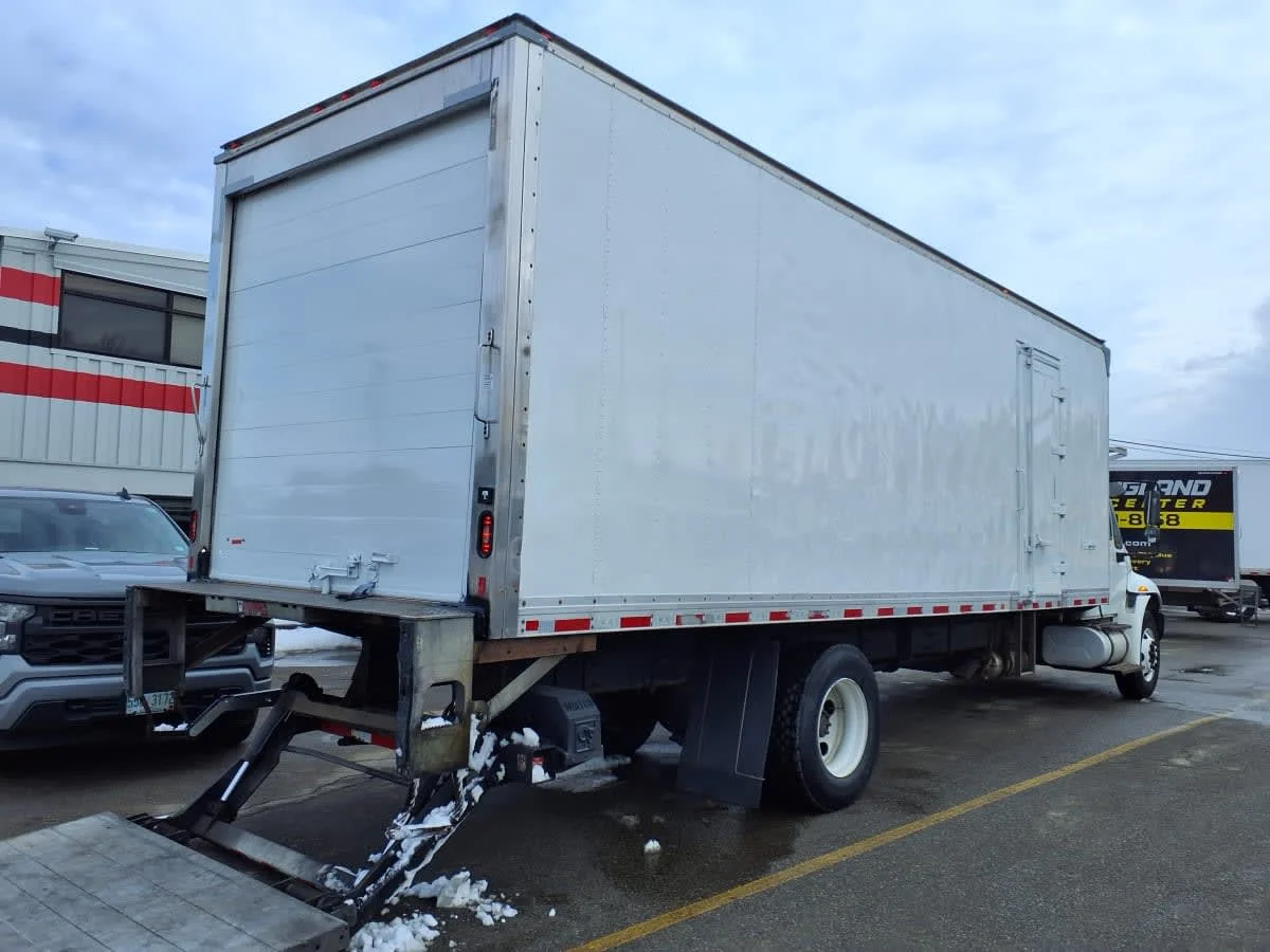 2018 International 4300 - image 4