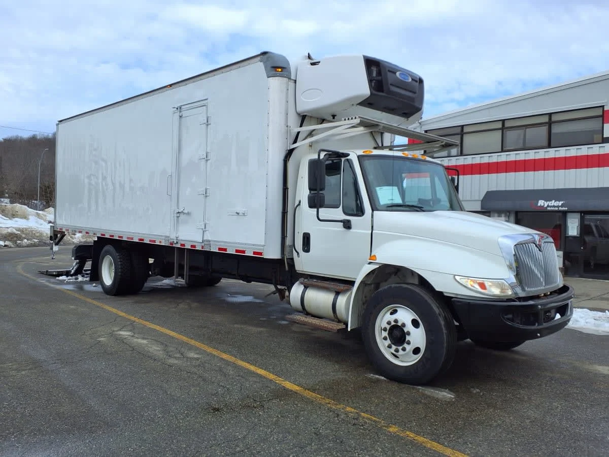 2018 International 4300 in Salisbury, MA — photo 3