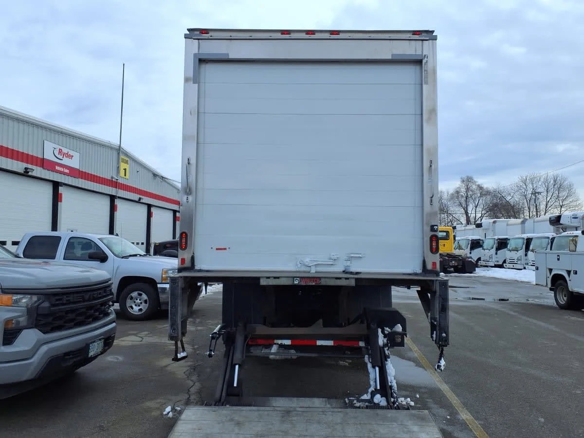 2018 International 4300 in Salisbury, MA — photo 5