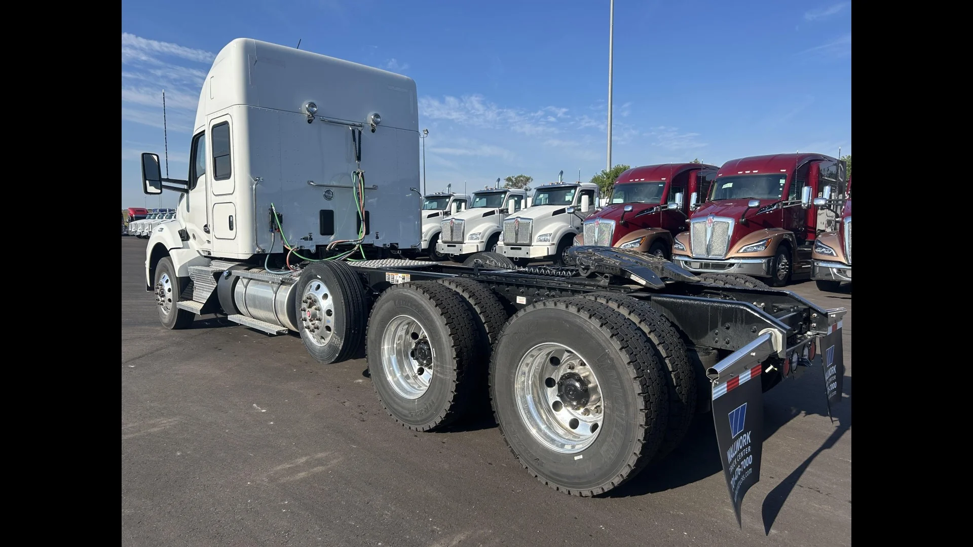 2024 Kenworth T880 - image 3
