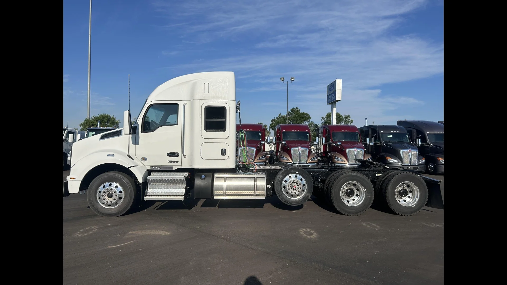 2024 Kenworth T880 in Williston — photo 2