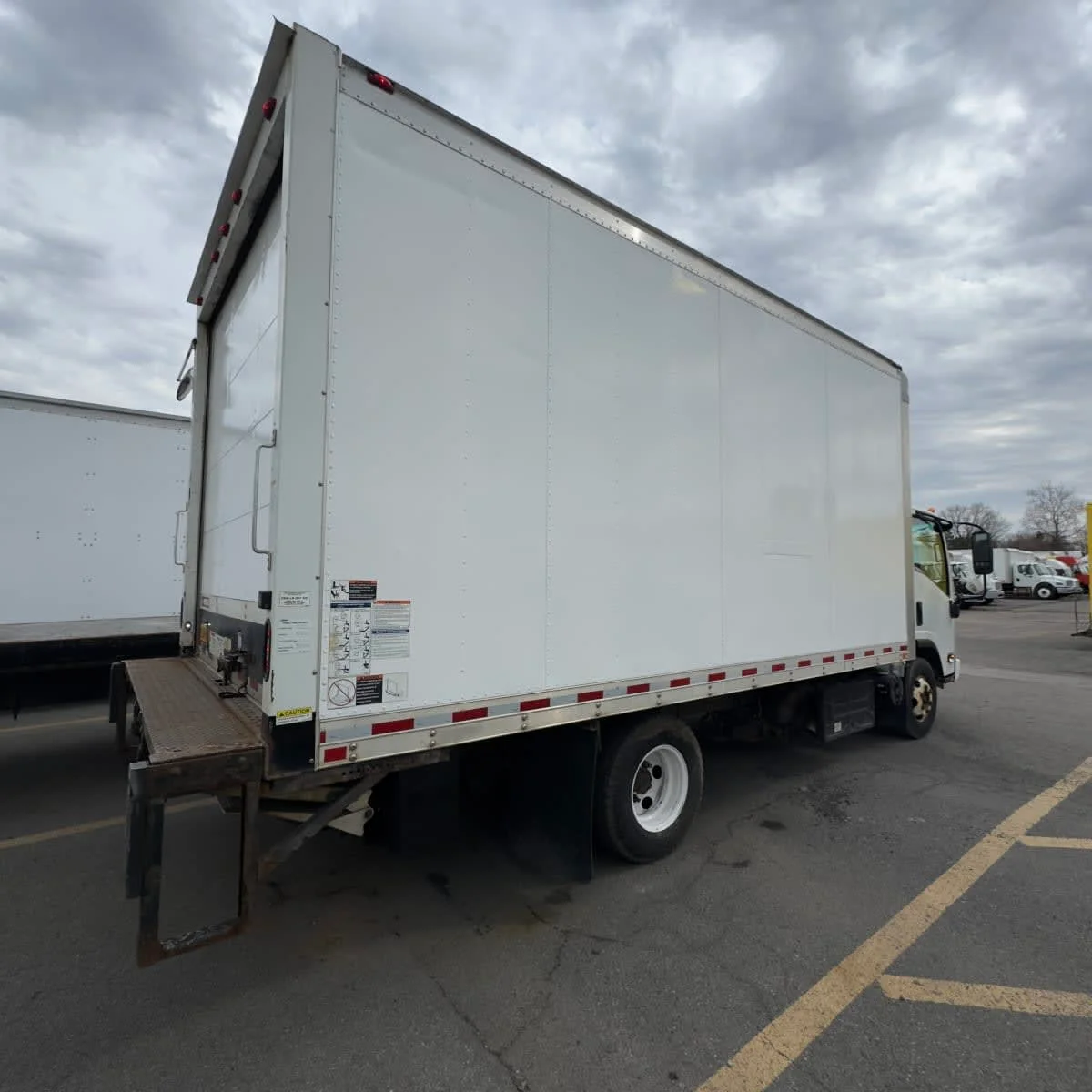 2019 Isuzu NPR - image 4