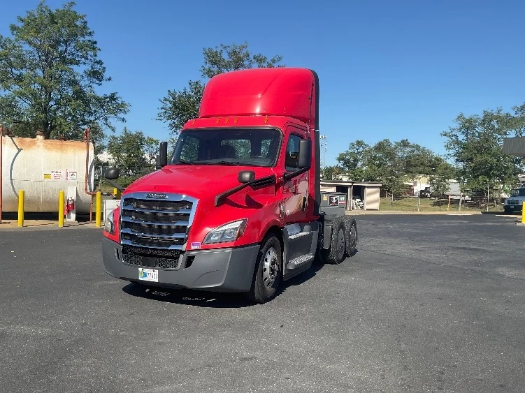 2019 Freightliner Cascadia in Eden, MD — photo 3