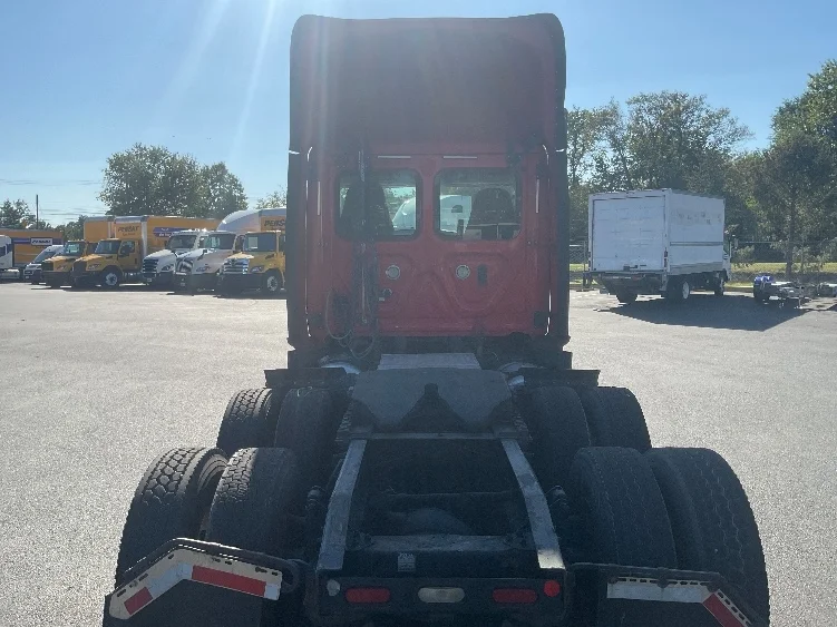 2019 Freightliner Cascadia in Eden, MD — photo 6