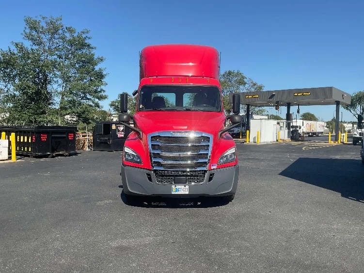 2019 Freightliner Cascadia in Eden, MD — photo 2