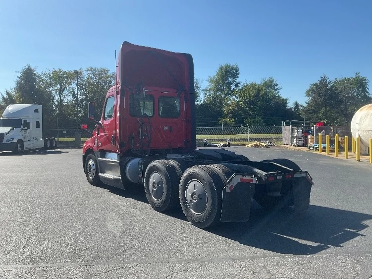 2019 Freightliner Cascadia in Eden, MD — photo 5