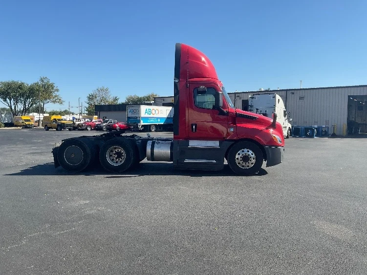 2019 Freightliner Cascadia in Eden, MD — photo 8