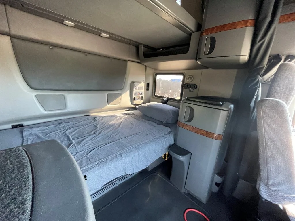 2020 International LT - image 15