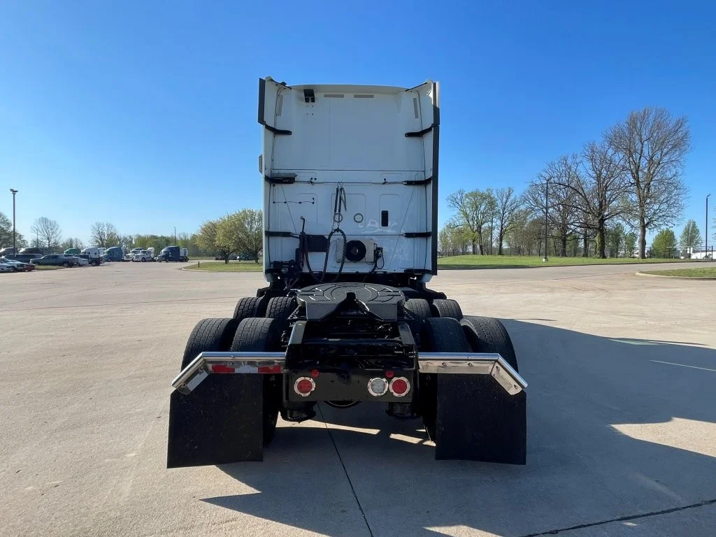 2020 International LT - image 4