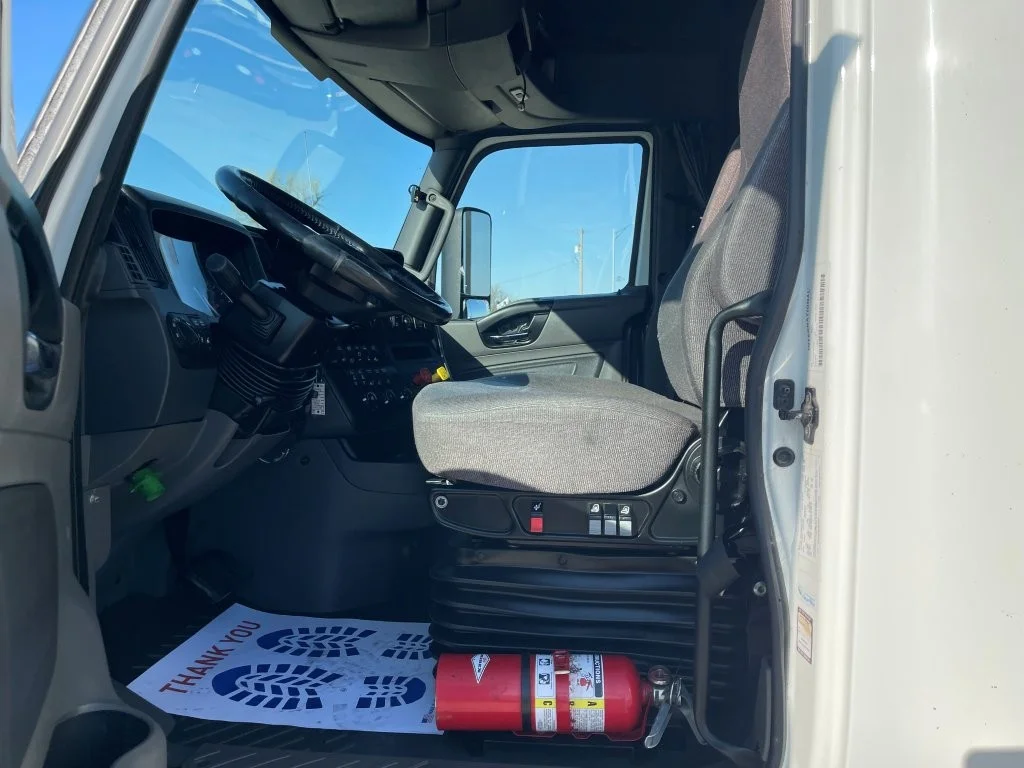 2020 International LT - image 10