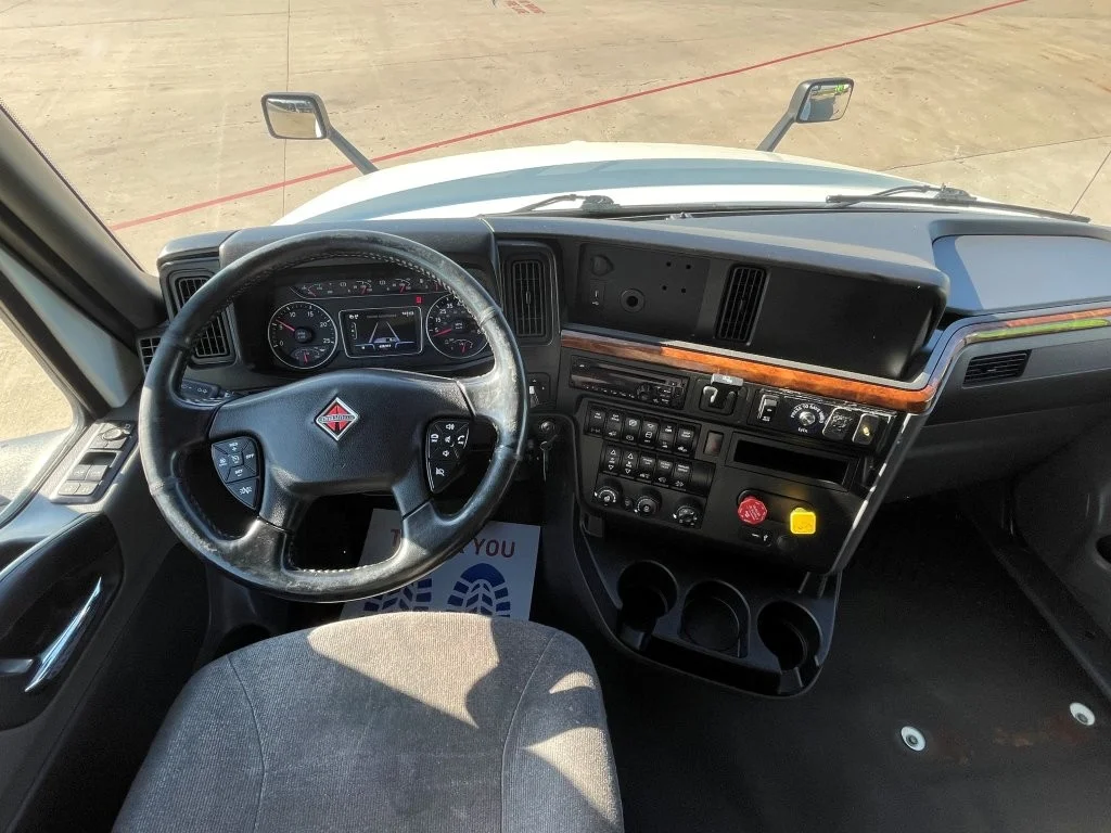 2020 International LT - image 12