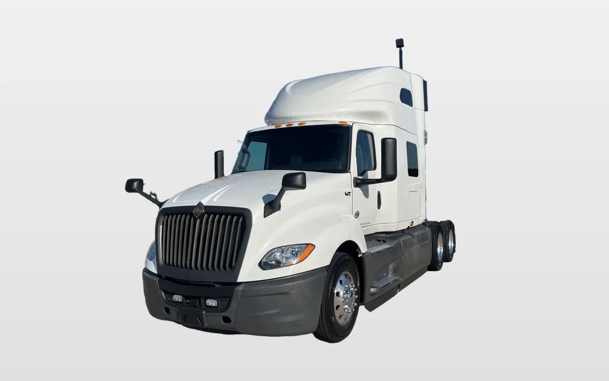 2020 International LT - image 1