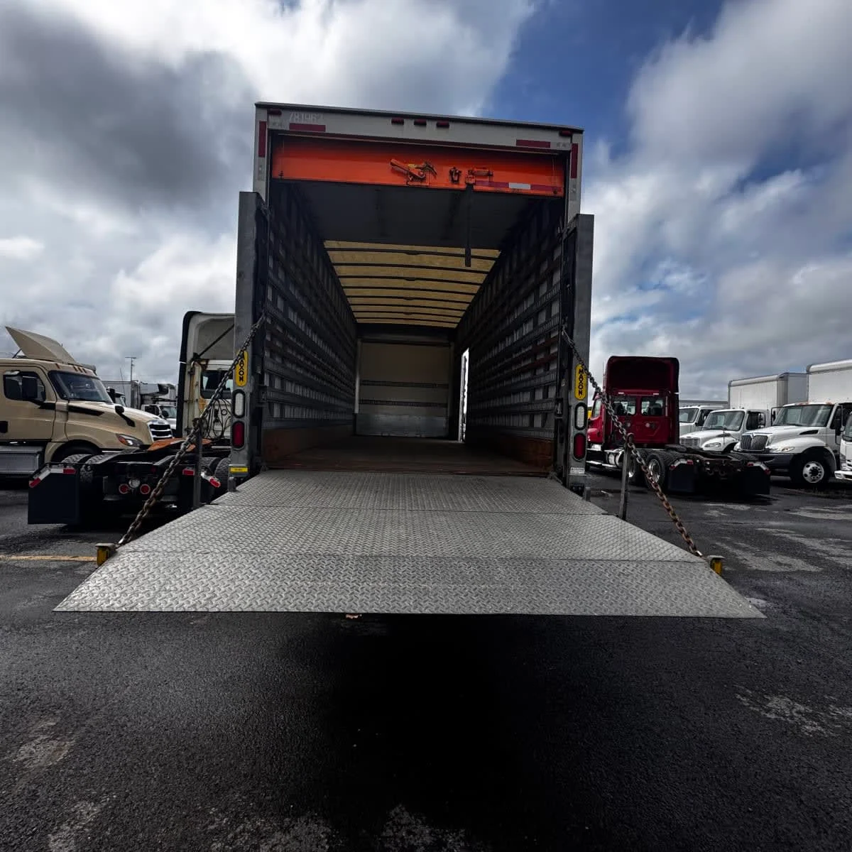 2019 International 4300 - image 10