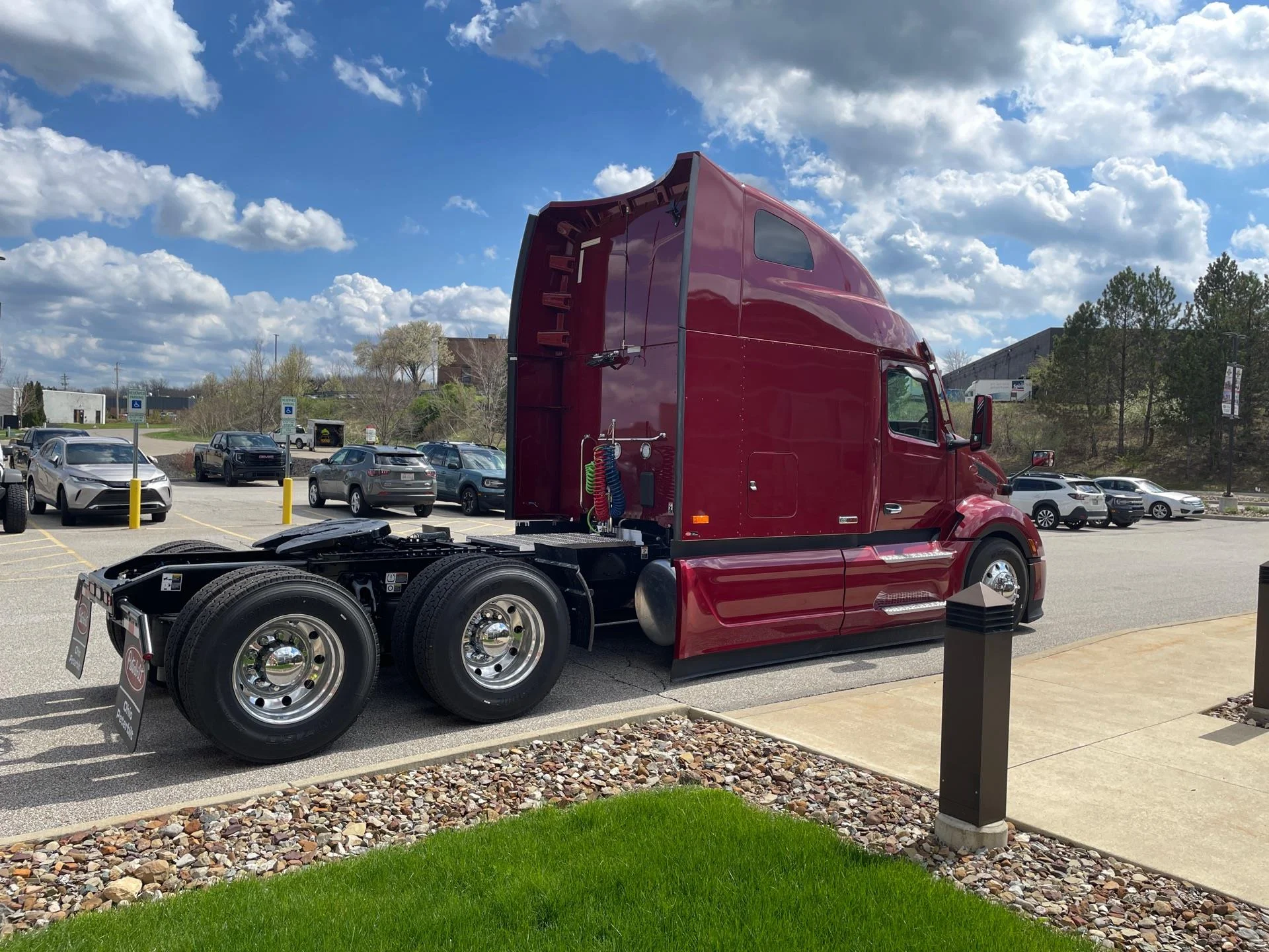 2027 Peterbilt 579 in Broadview Hts, OH — photo 4