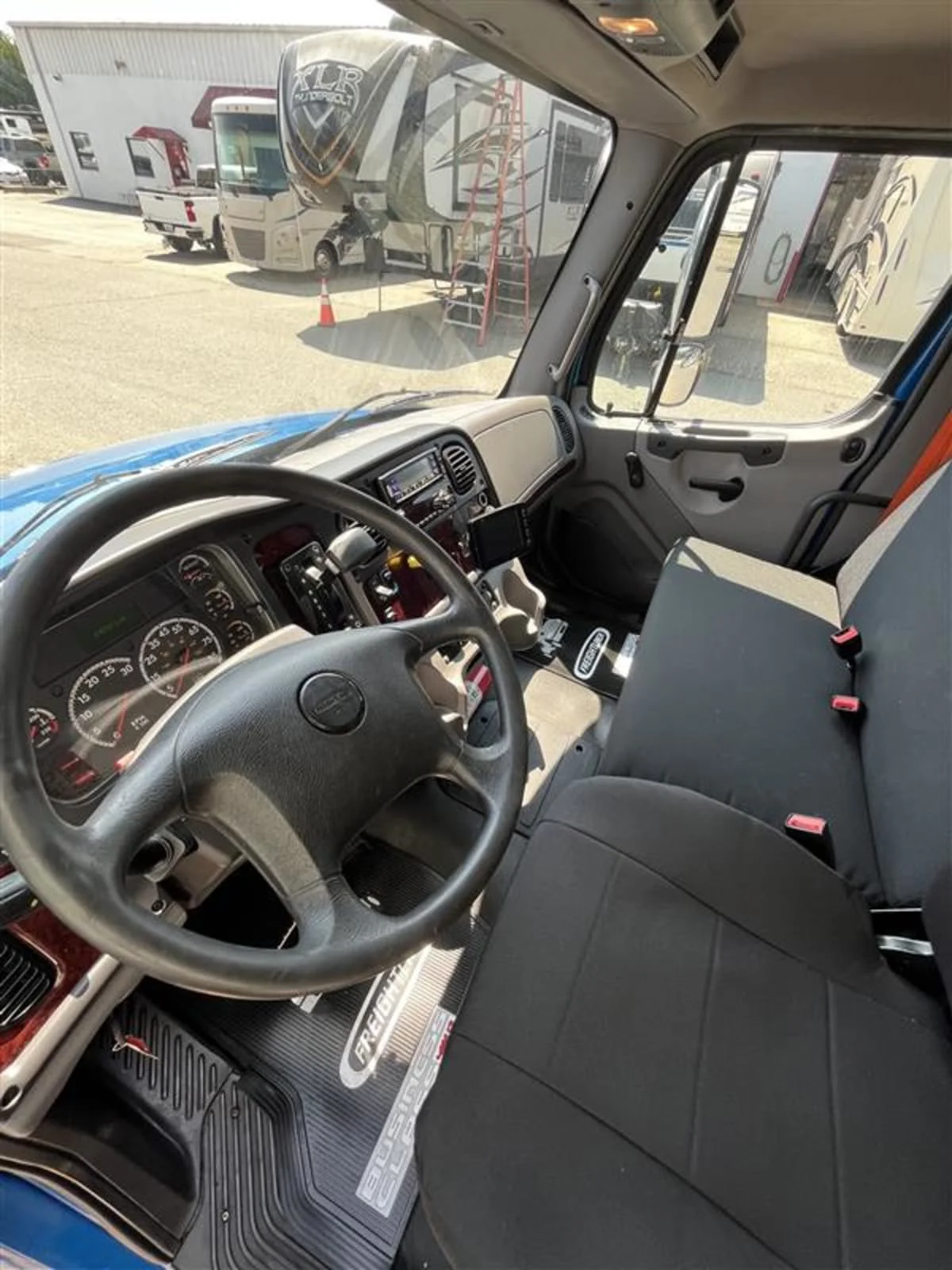 2018 Freightliner M2 106 in Ashland, VA — photo 8