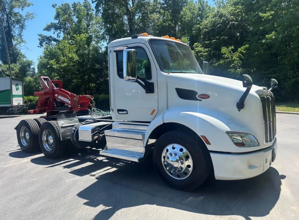 2020 Peterbilt 579 in Raleigh, NC — photo 2