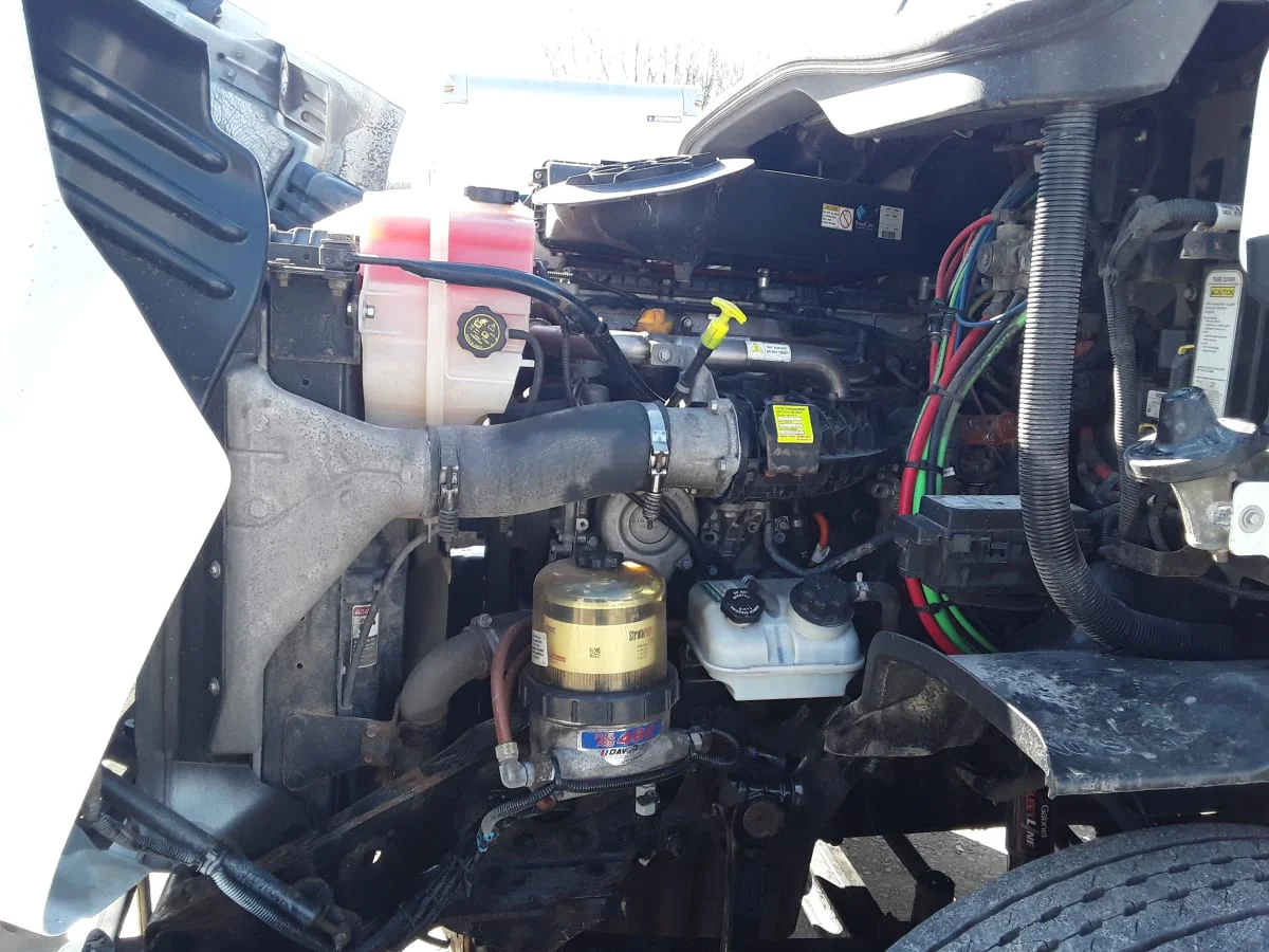 2017 Freightliner Cascadia - image 8