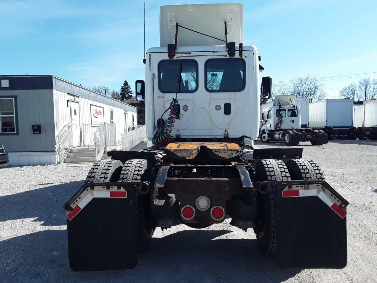 2017 Freightliner Cascadia - image 5