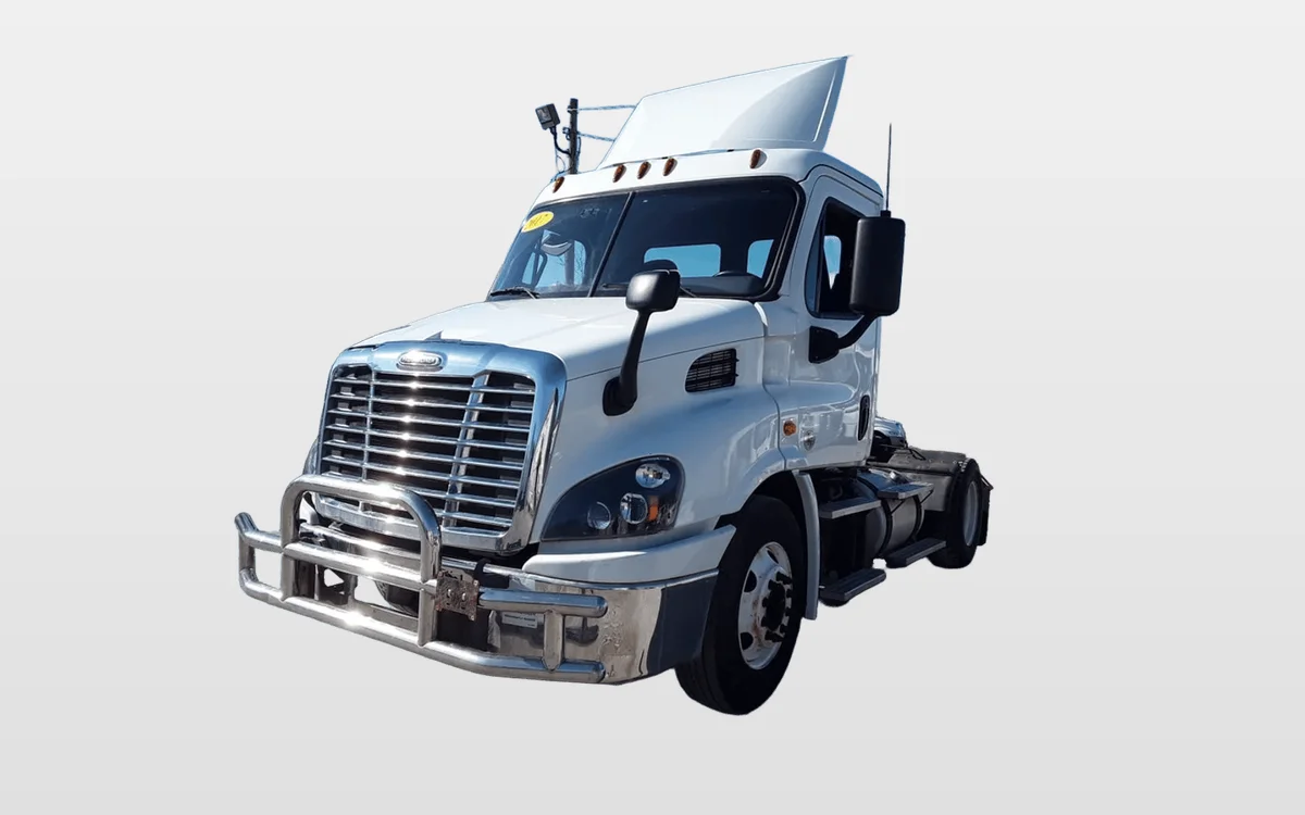 2017 Freightliner Cascadia - image 1