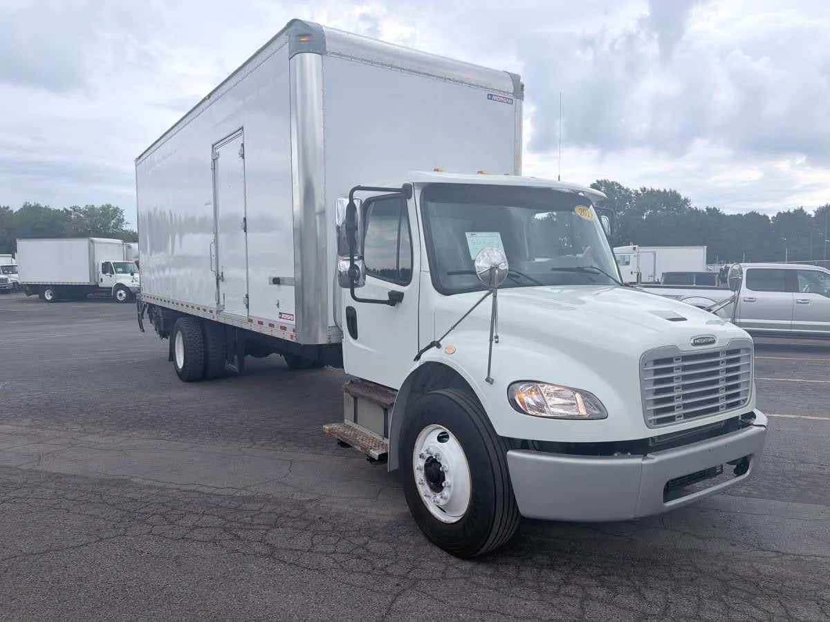2019 Freightliner M2 106 in Syracuse, NY — photo 3
