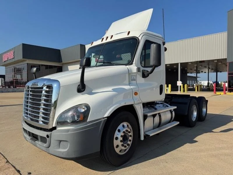 2020 Freightliner Cascadia in Jackson — photo 2