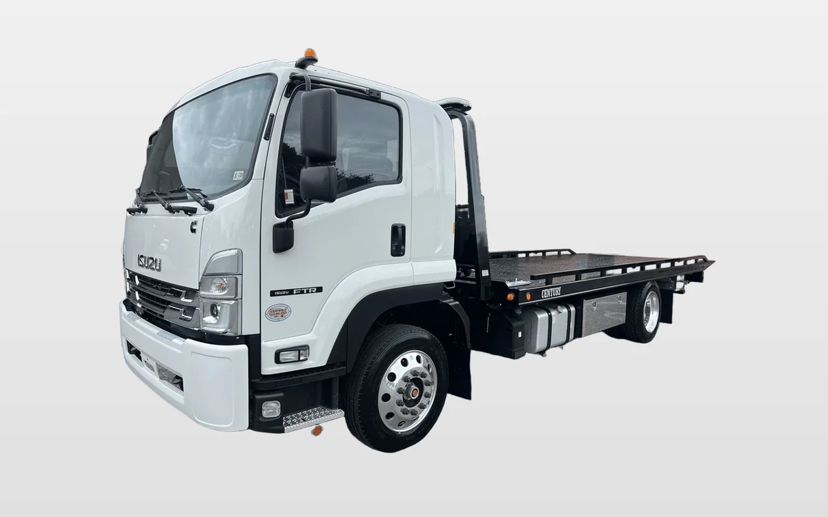 2025 Isuzu - image 1