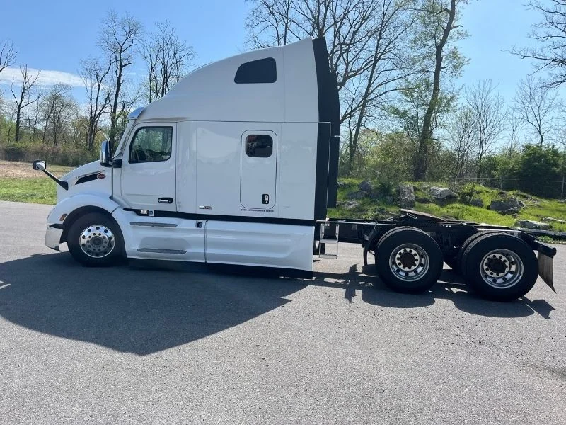 2023 Peterbilt 579 in Richmond, VA — photo 9