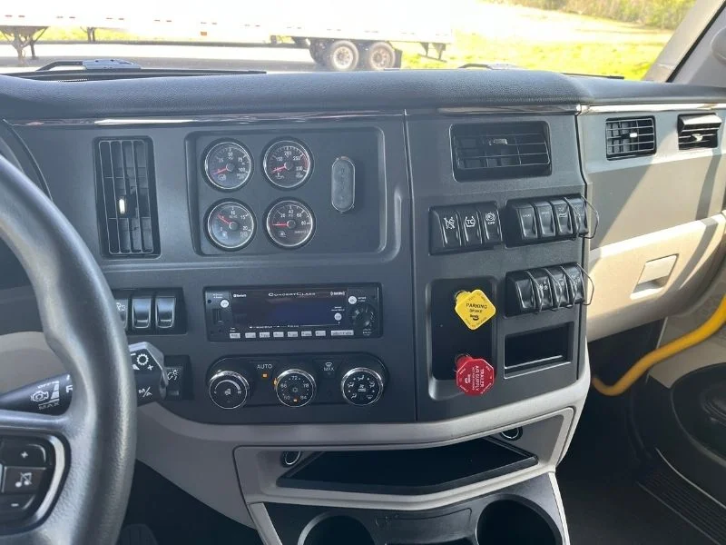 2023 Peterbilt 579 in Richmond, VA — photo 17