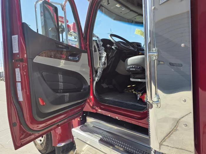2027 Peterbilt 589 in El Paso, TX — photo 10