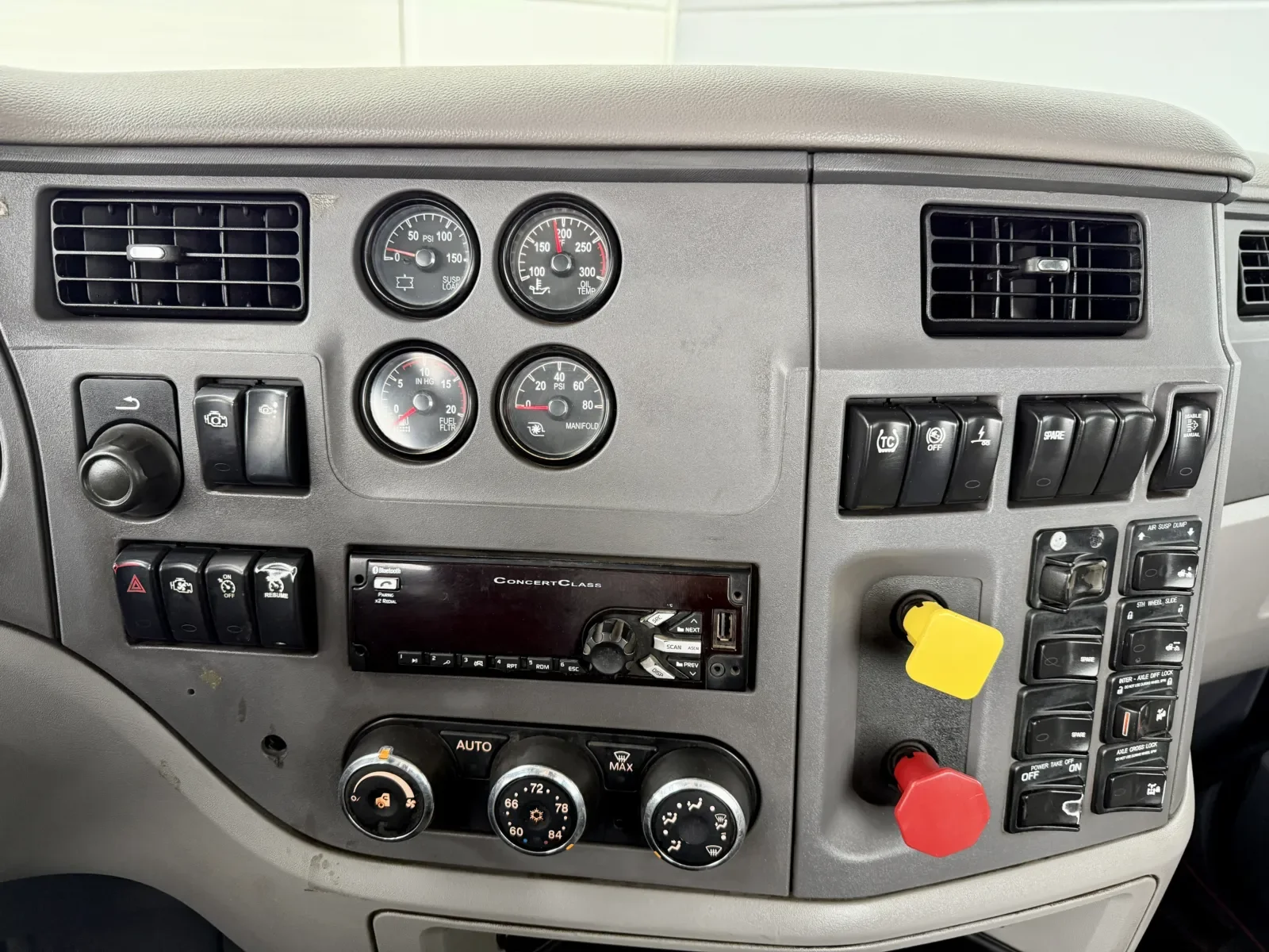 2015 Peterbilt 567 in New Lenox, IL — photo 18