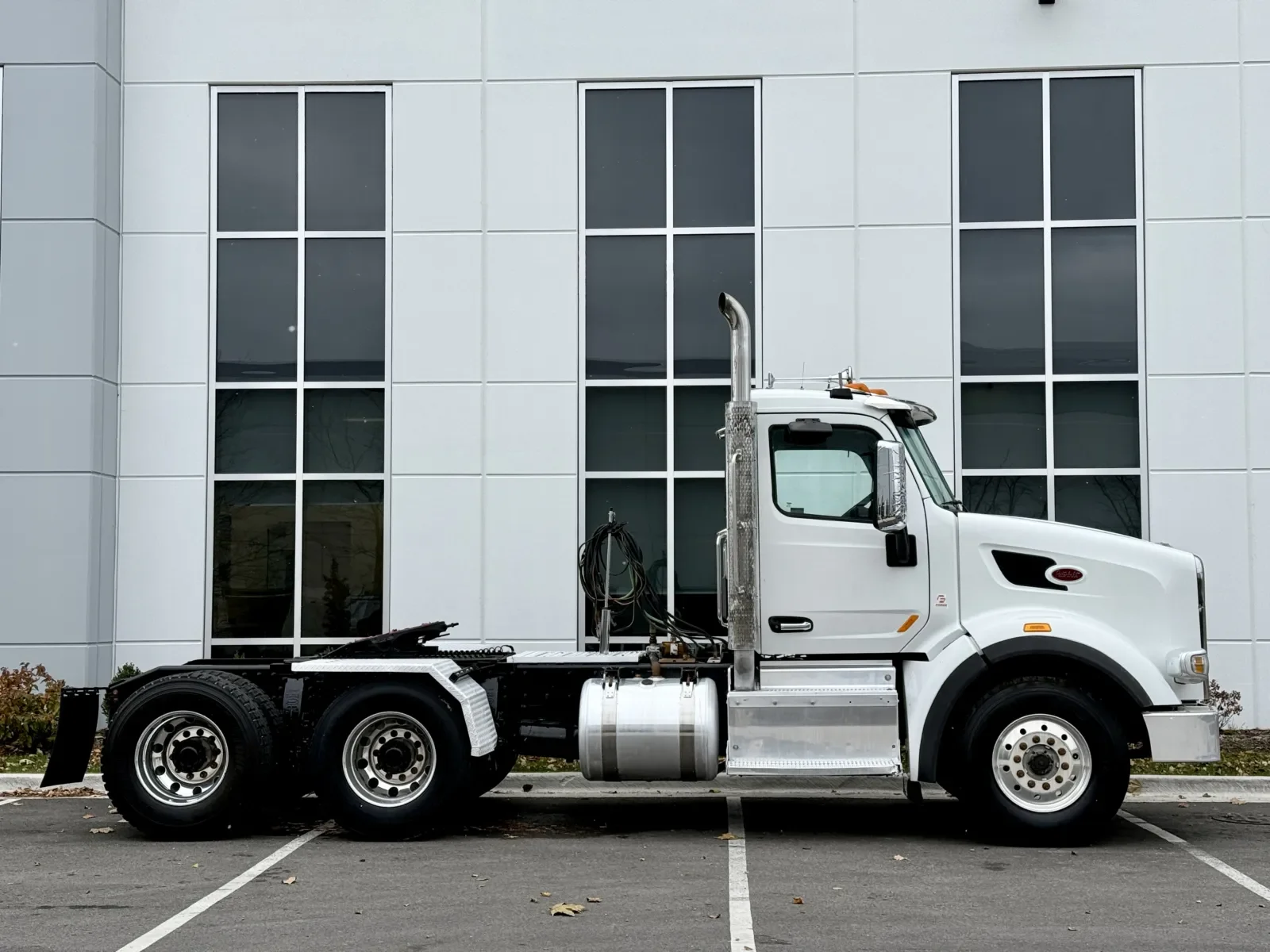 2015 Peterbilt 567 - image 3