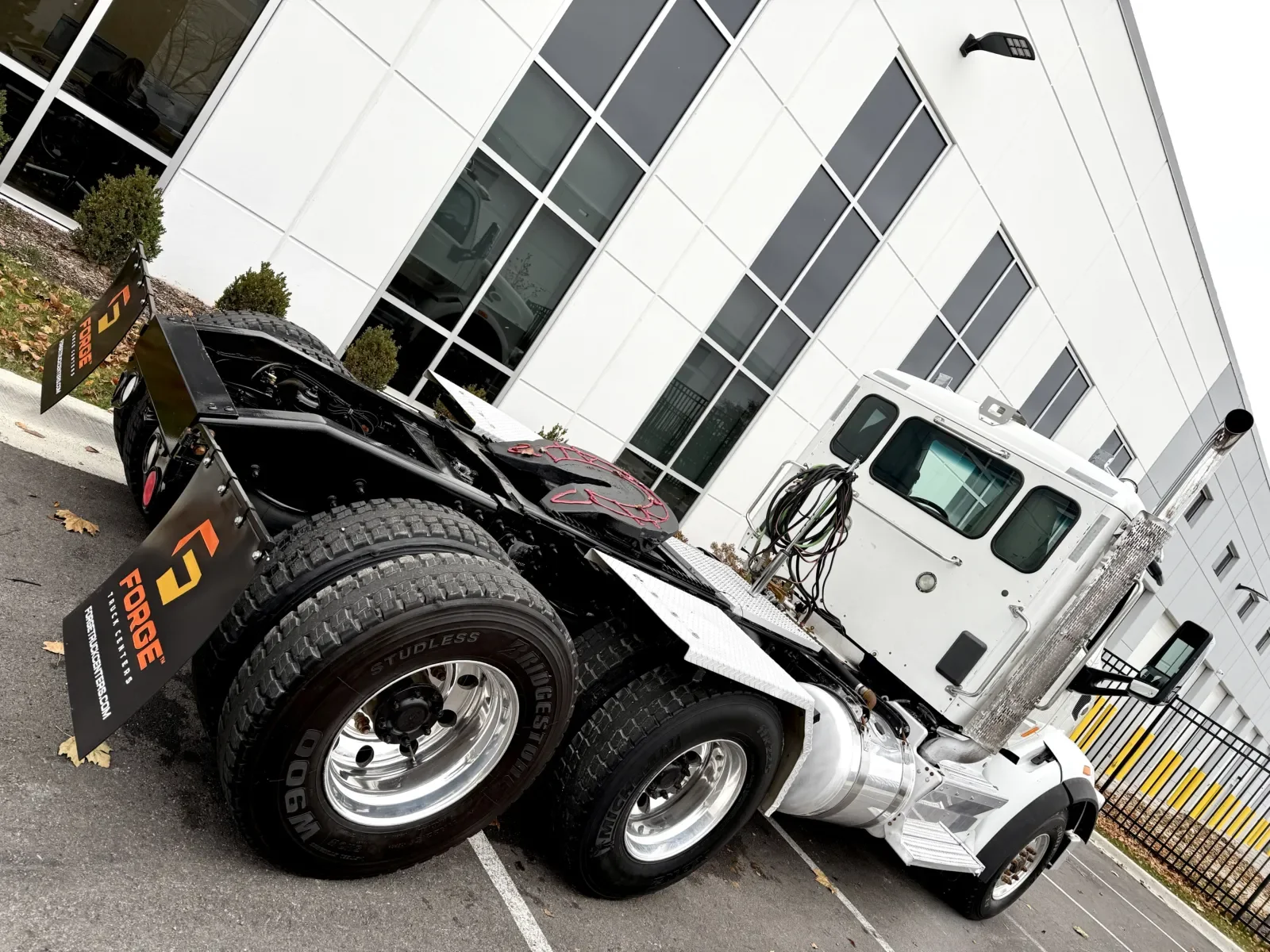 2015 Peterbilt 567 - image 11