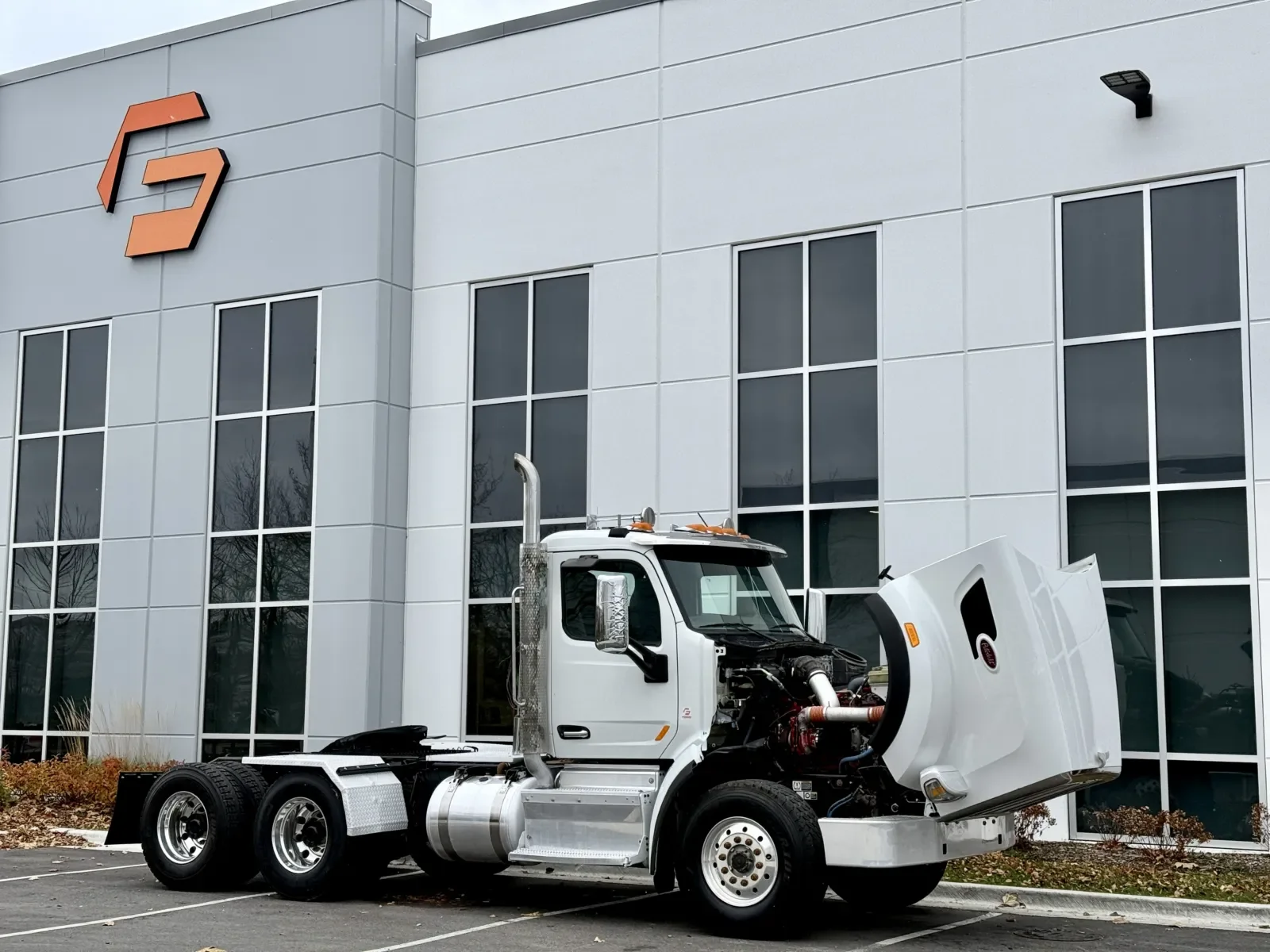 2015 Peterbilt 567 in New Lenox, IL — photo 9