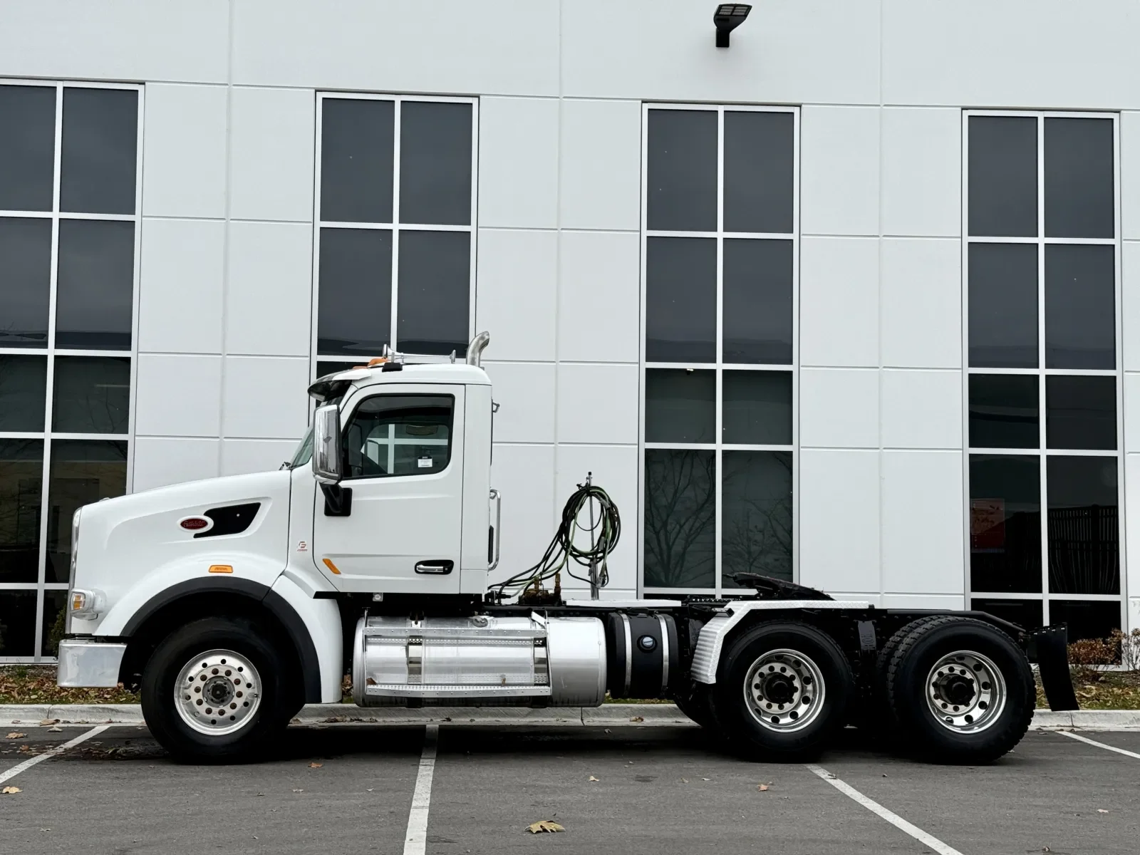 2015 Peterbilt 567 in New Lenox, IL — photo 4