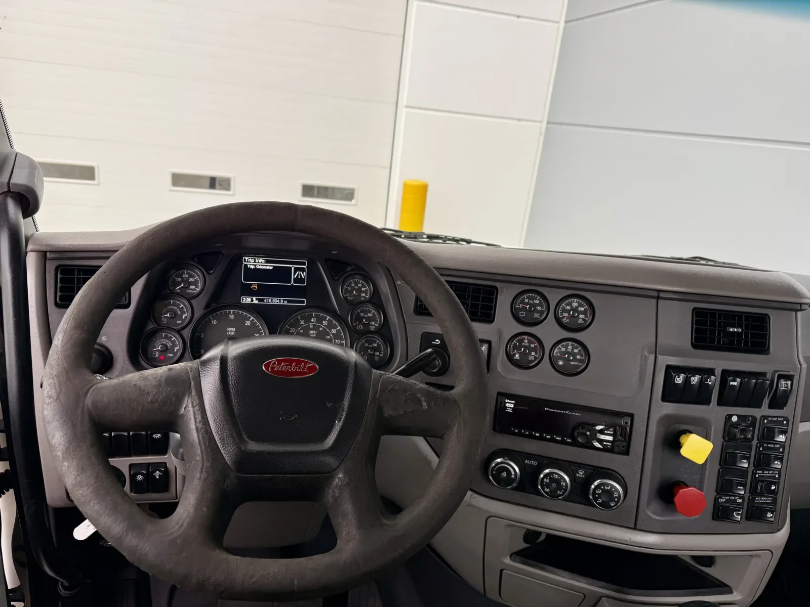 2015 Peterbilt 567 in New Lenox, IL — photo 16