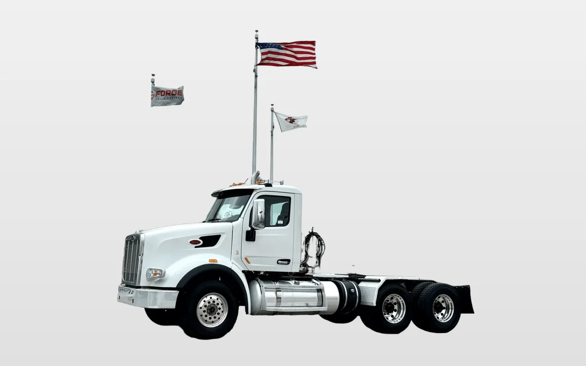2015 Peterbilt 567 - image 1