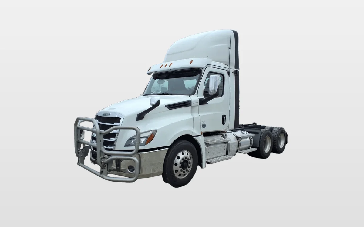 2020 Freightliner Cascadia - image 1