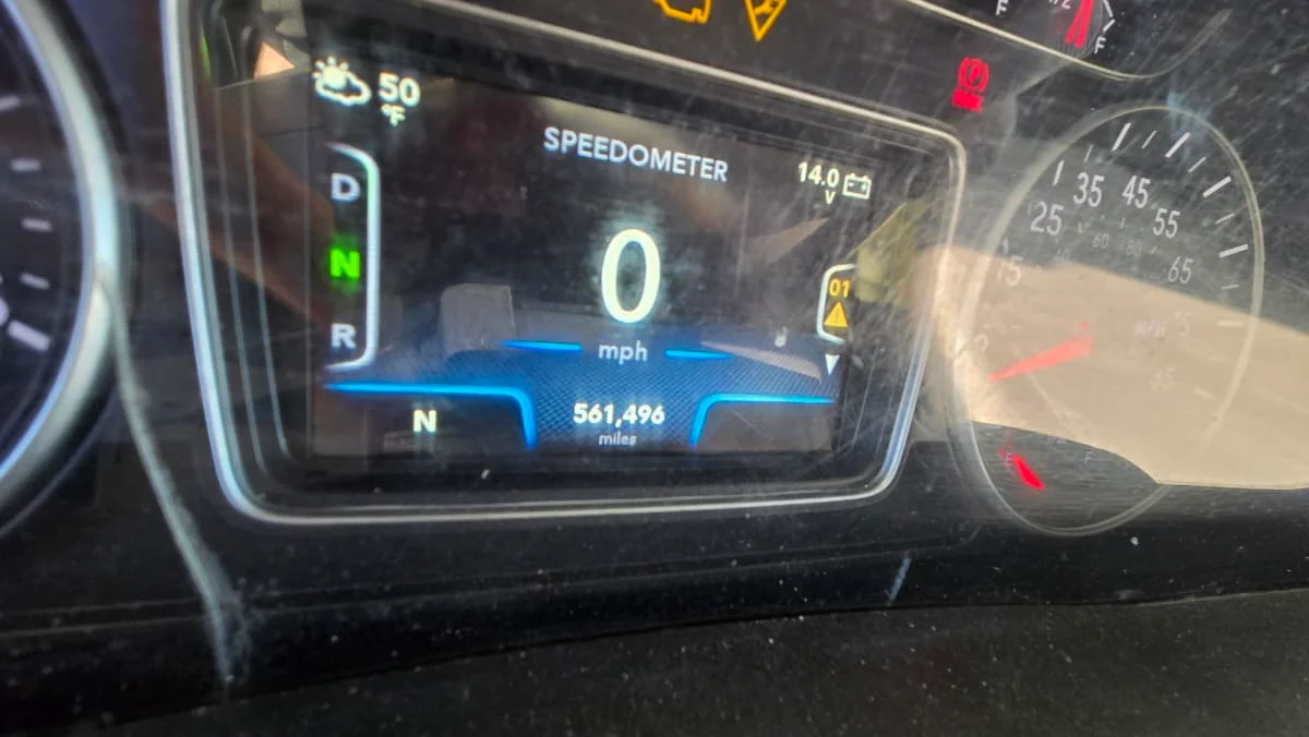 2019 International LT - image 12