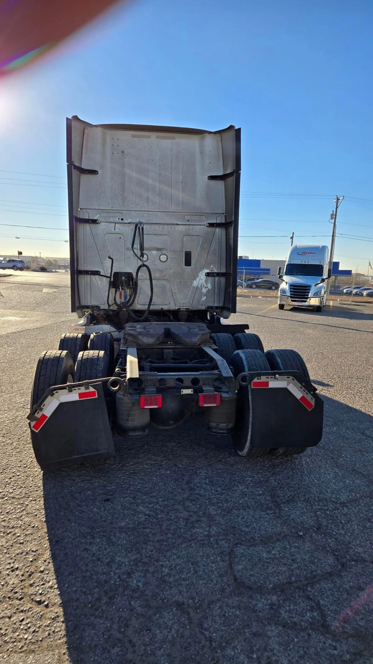 2019 International LT - image 5