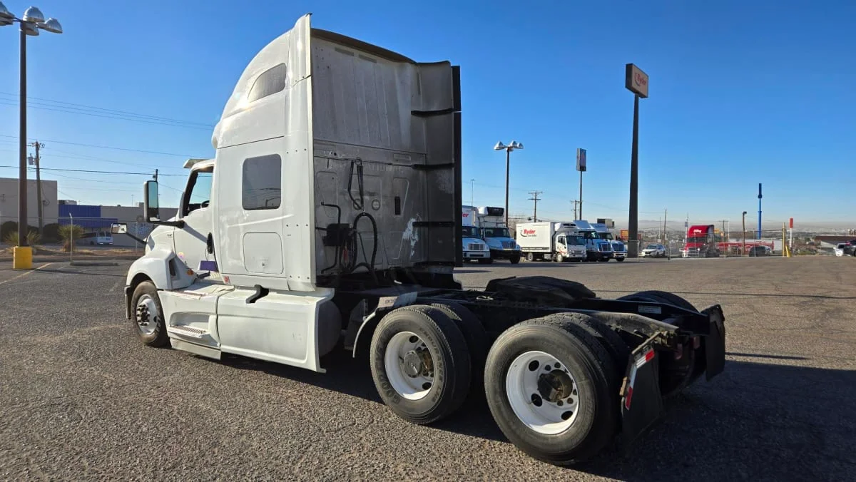 2019 International LT in El Paso, TX — photo 4
