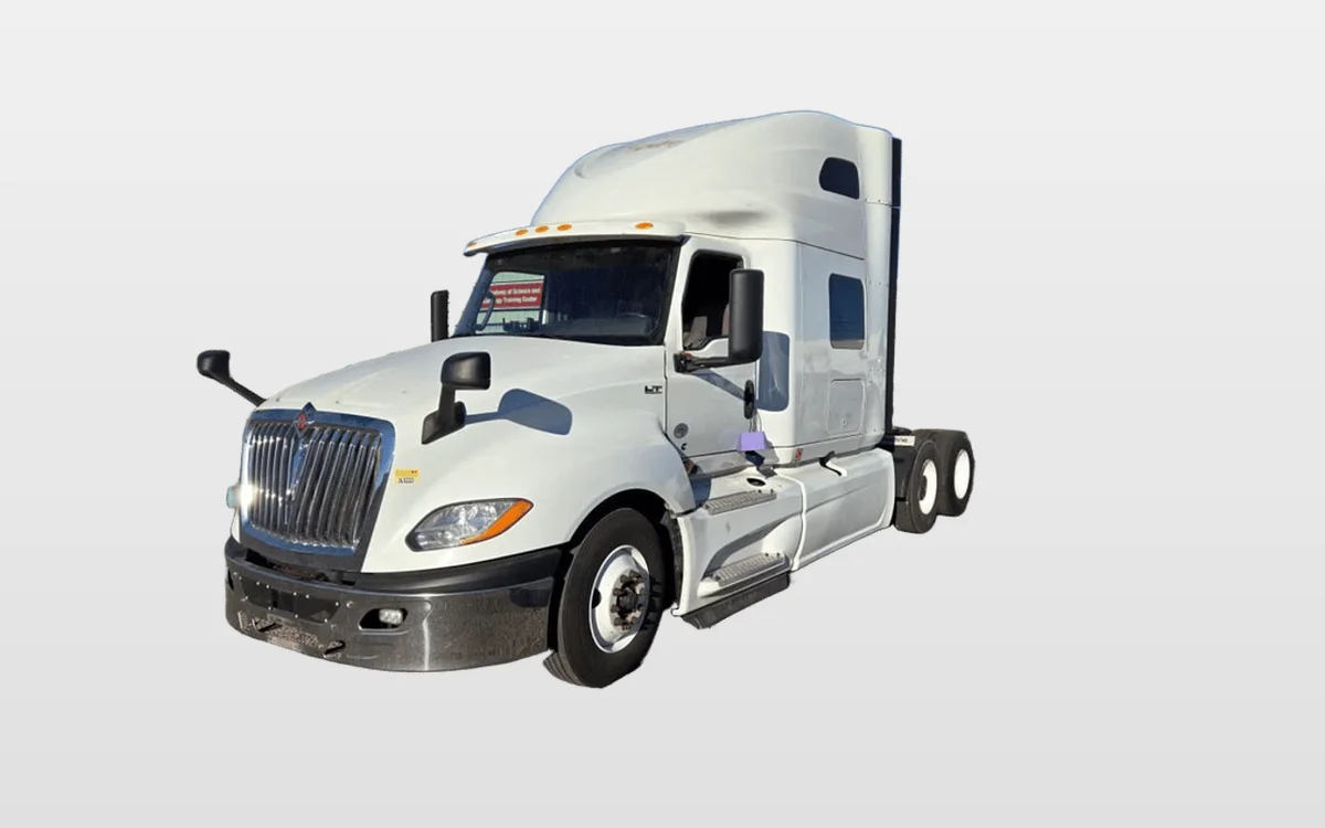 2019 International LT - image 1