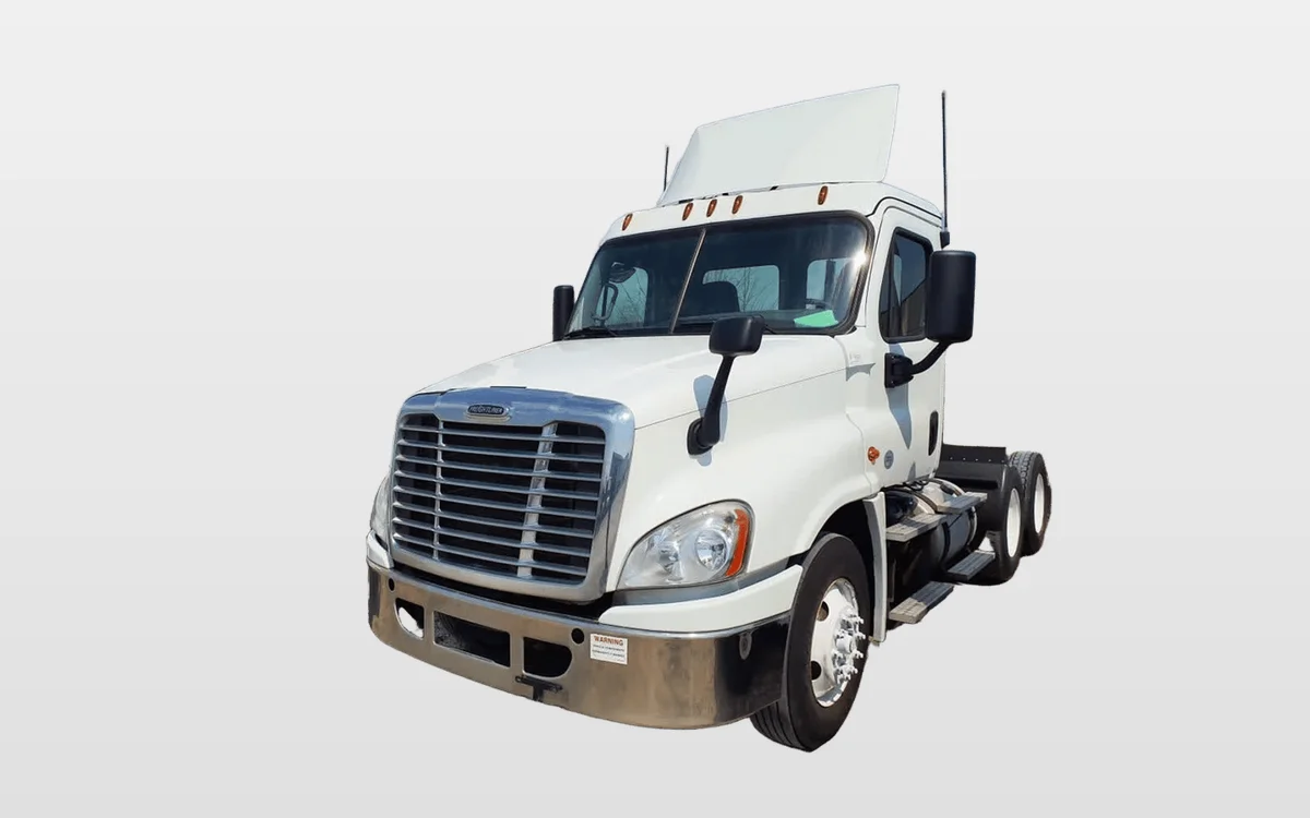 2019 Freightliner Cascadia - image 1