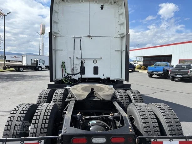 2023 Peterbilt 579 in Medford, OR — photo 4