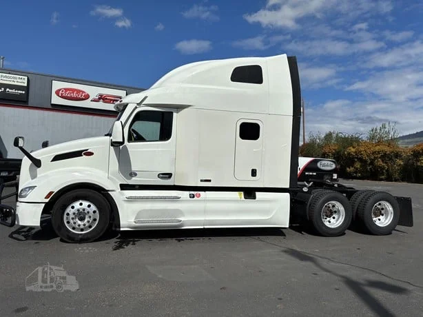 2023 Peterbilt 579 in Medford, OR — photo 2