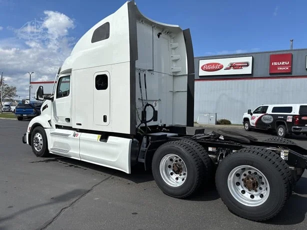 2023 Peterbilt 579 in Medford, OR — photo 3