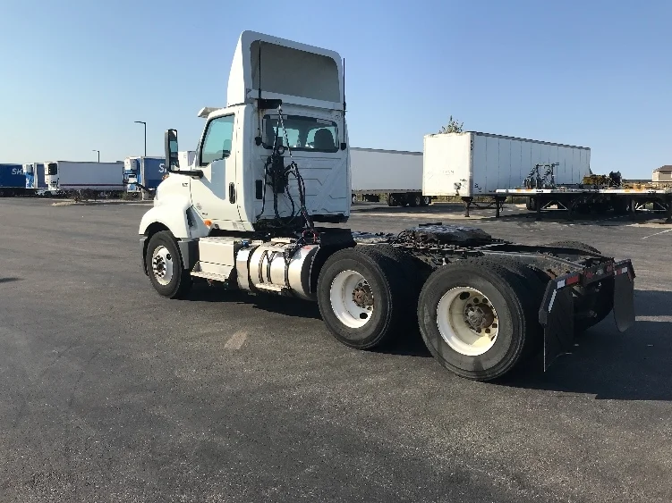 2020 International LT - image 5