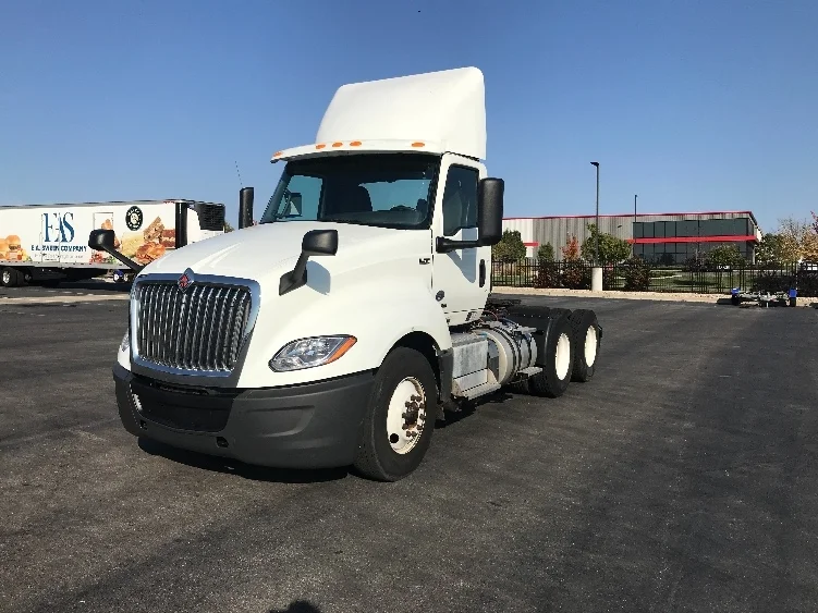 2020 International LT - image 3